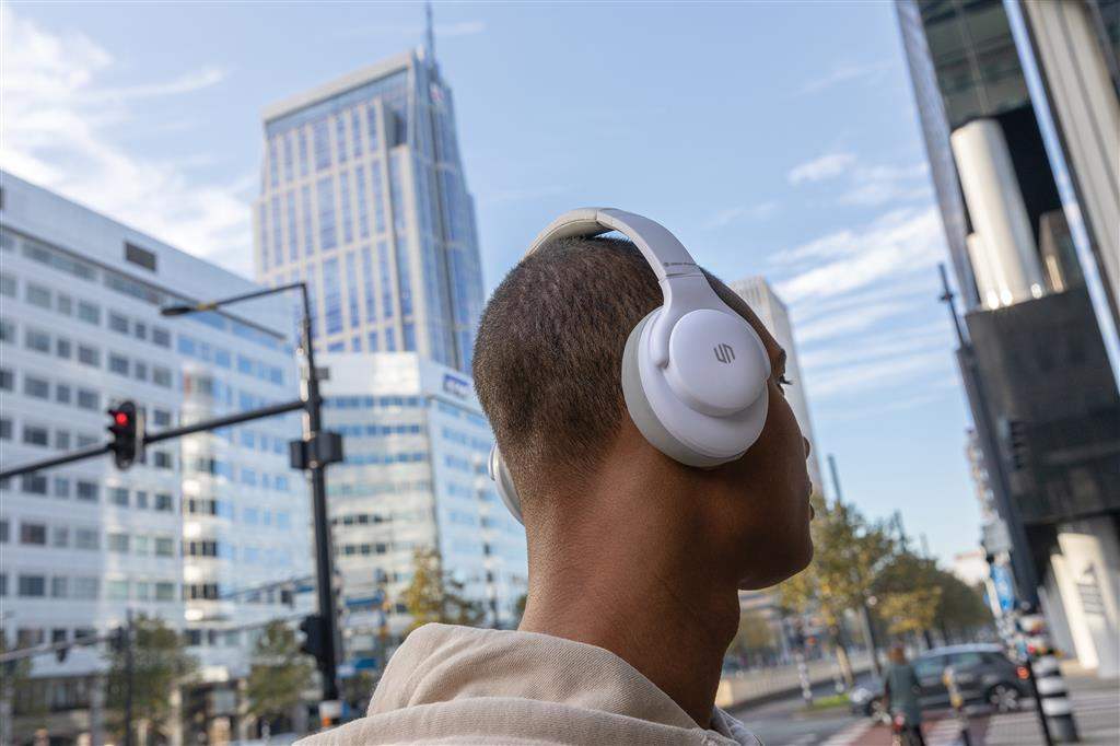 Urban Vitamin Fresno Wireless Headphone